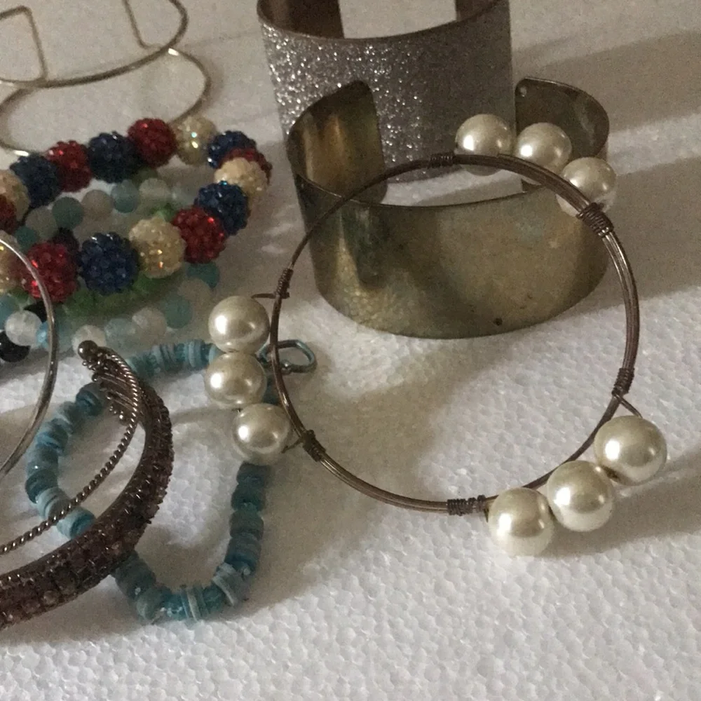Mixed Women’s Bracelet Set with Pearls and Beaded Accents